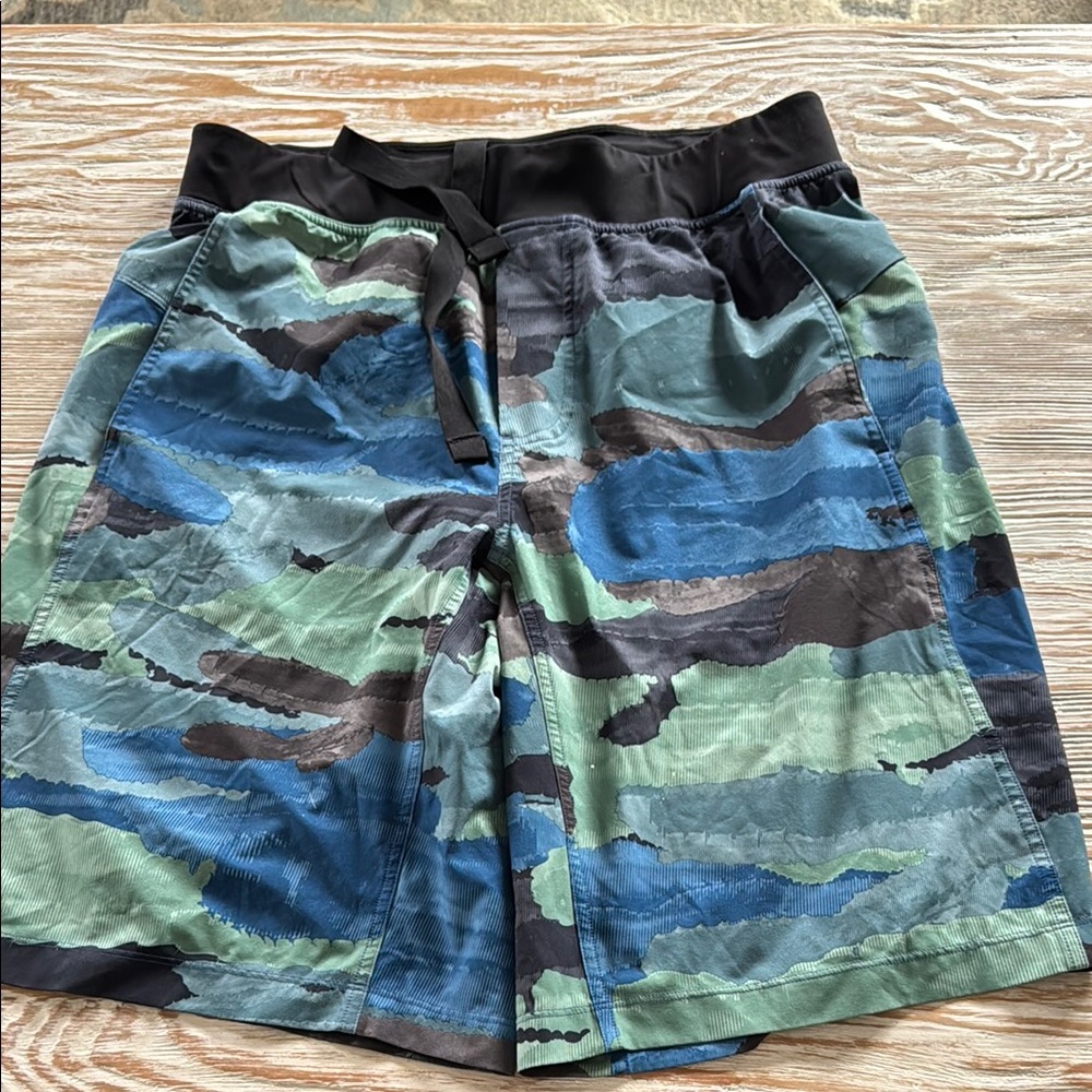 Lululemon Athletica Men’s Camouflage Patterned Shorts